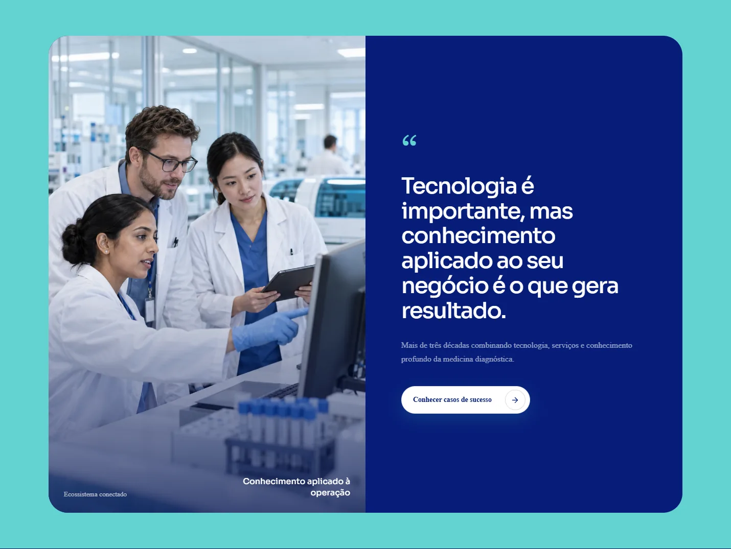 Bloco institucional do HealthOps com foto de equipe fictícia em laboratório e citação sobre conhecimento aplicado ao negócio